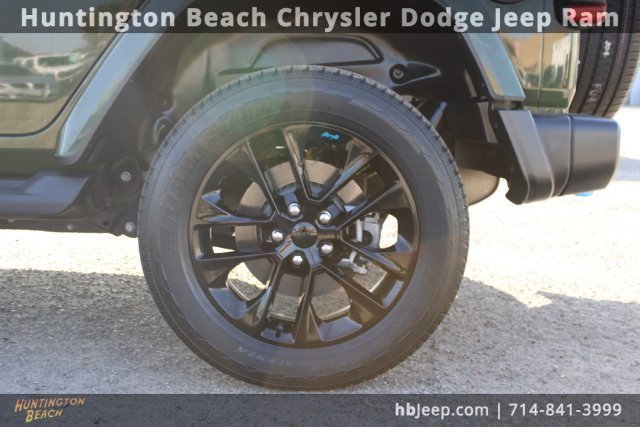 Used 2022 Jeep Wrangler Unlimited Sahara w/ Cold Weather Group image 9