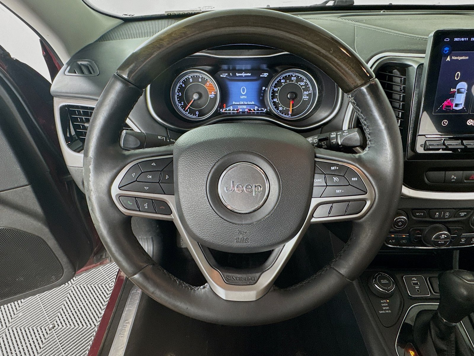 Used 2019 Jeep Cherokee Overland w/ Trailer Tow Group AWD/4WD image 13