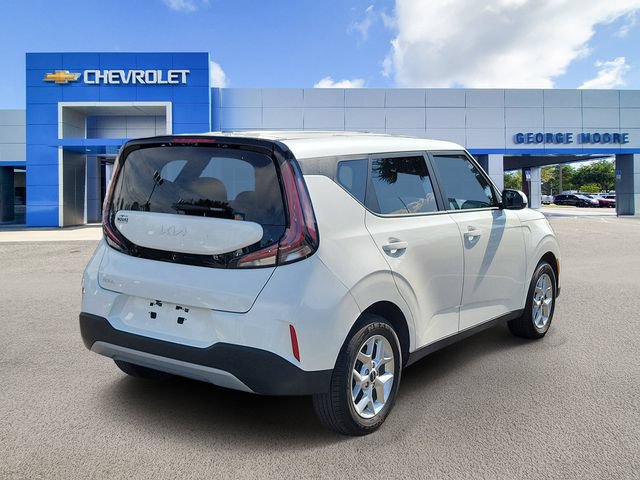 Used 2025 Kia Soul LX w/ LX Technology Package FWD image 4
