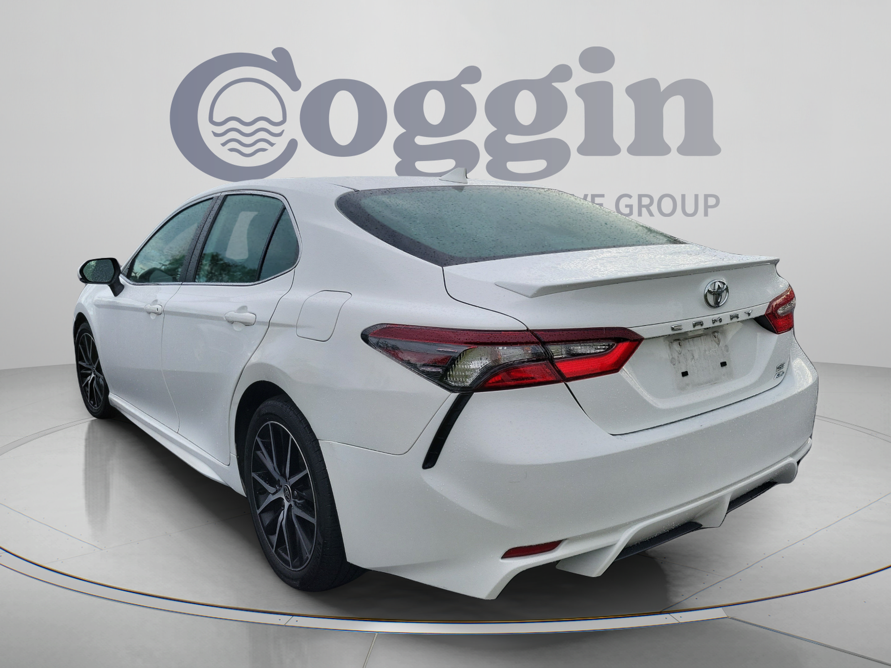Used 2023 Toyota Camry SE AWD/4WD image 3