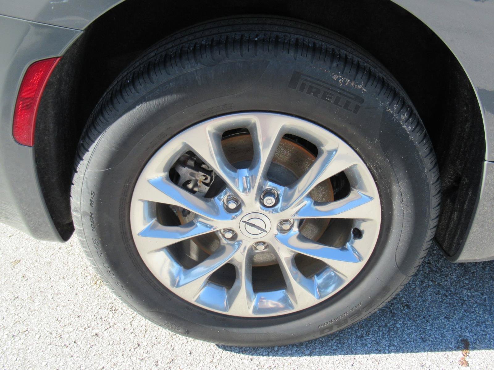 Used 2022 Chrysler Pacifica Touring-L AWD/4WD image 8