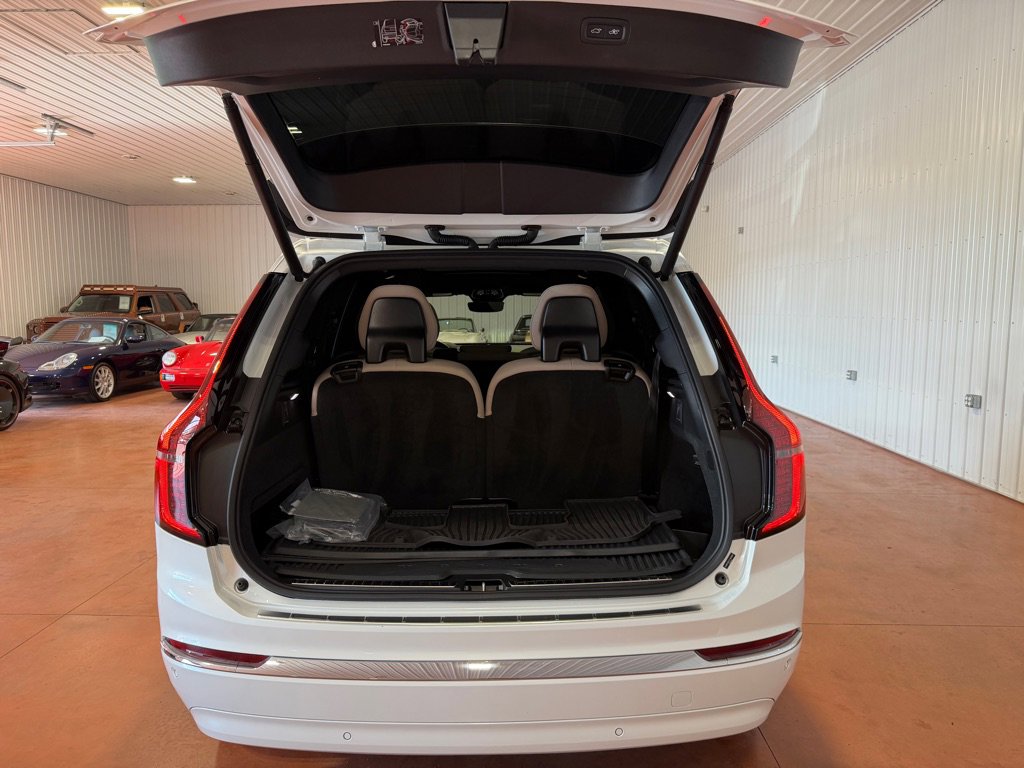 Used 2026 Volvo XC90 B5 Plus w/ Protection Package Premier AWD/4WD image 38