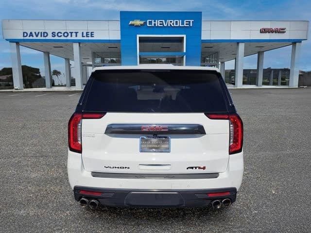 Used 2023 GMC Yukon XL AT4 w/ AT4 Premium Plus Package AWD/4WD image 11