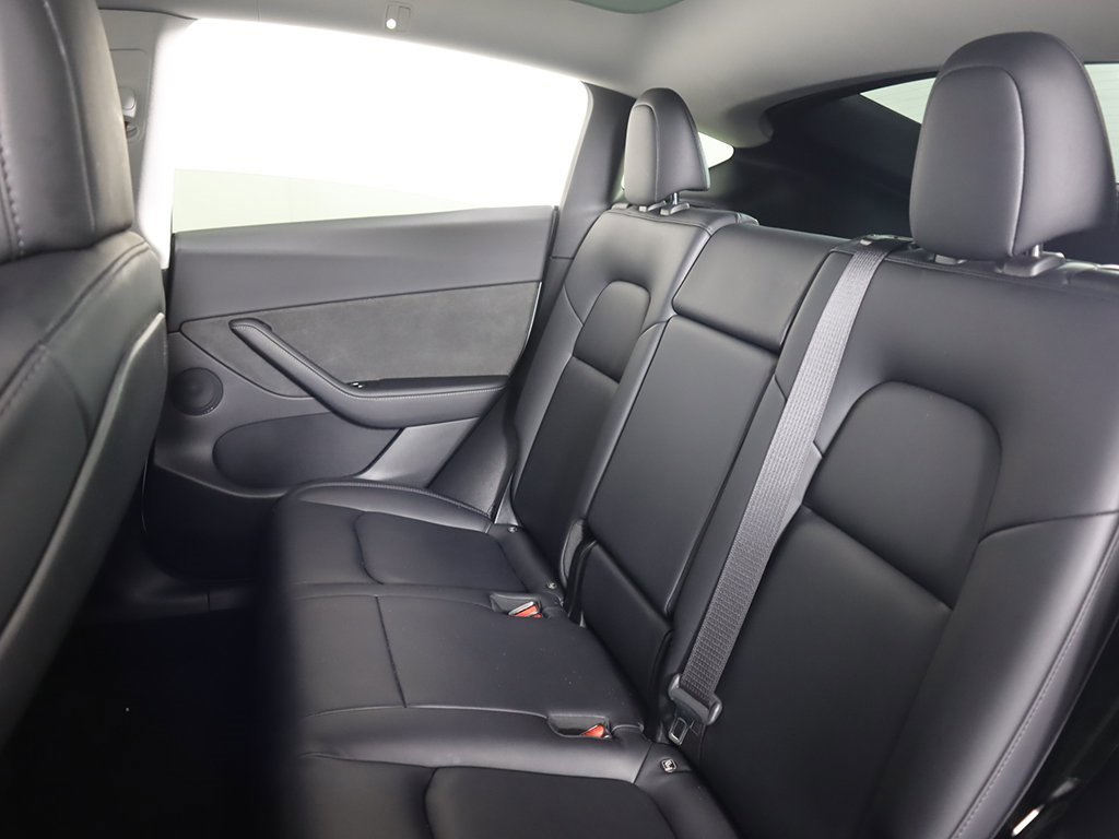 Used 2021 Tesla Model Y Long Range image 34
