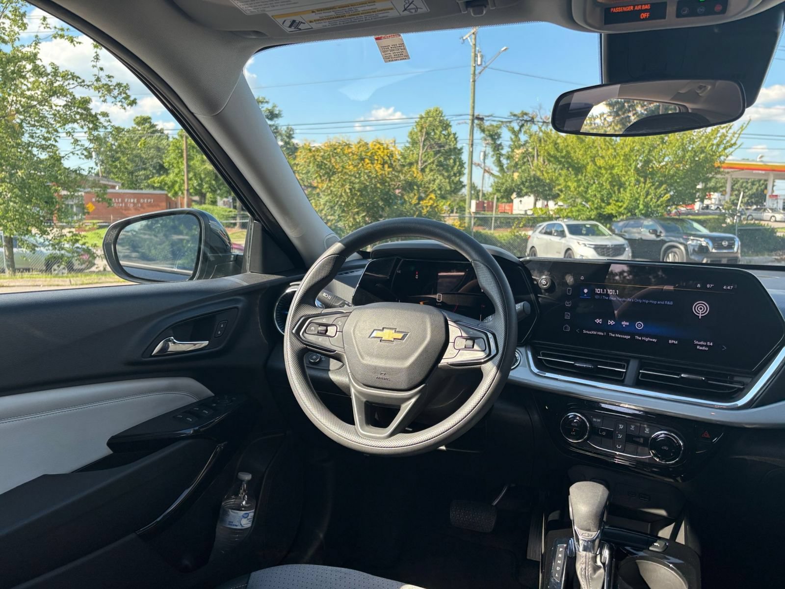 Used 2025 Chevrolet Trax LT FWD image 34