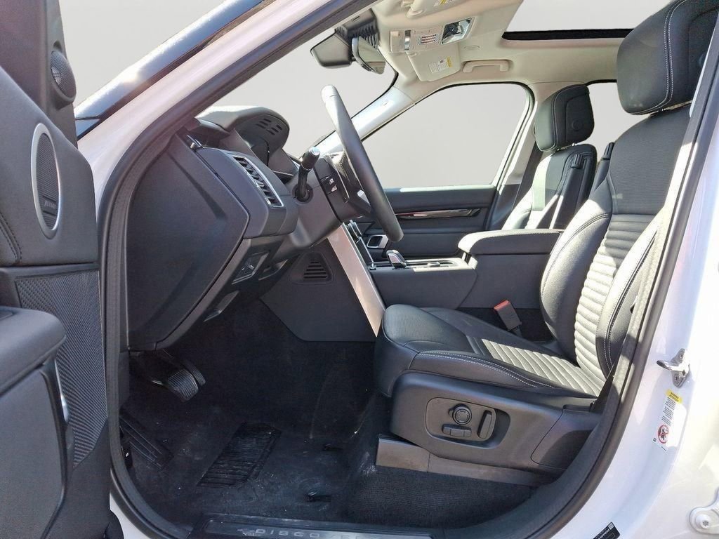 Used 2024 Land Rover Discovery S image 15