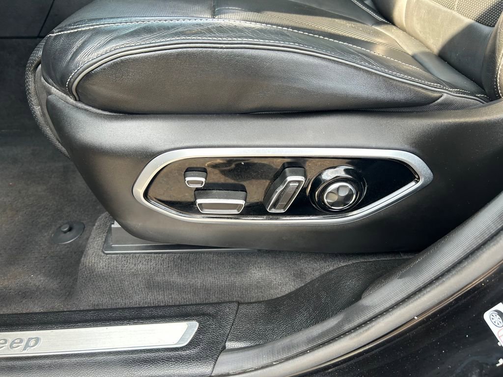 Certified 2022 Jeep Grand Cherokee L Overland w/ Luxury Tech Group IV AWD/4WD image 22