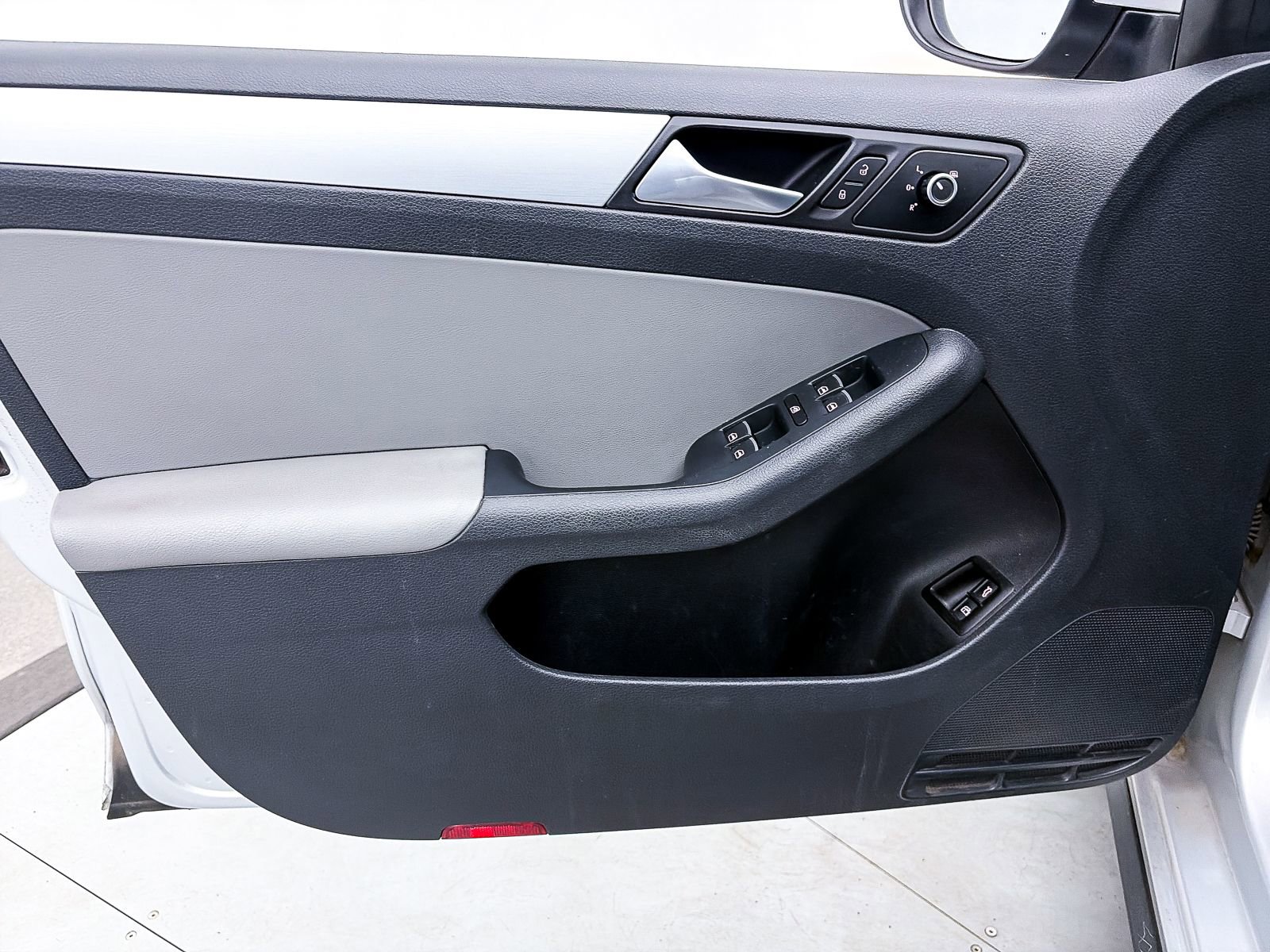 Used 2013 Volkswagen Jetta SEL image 12