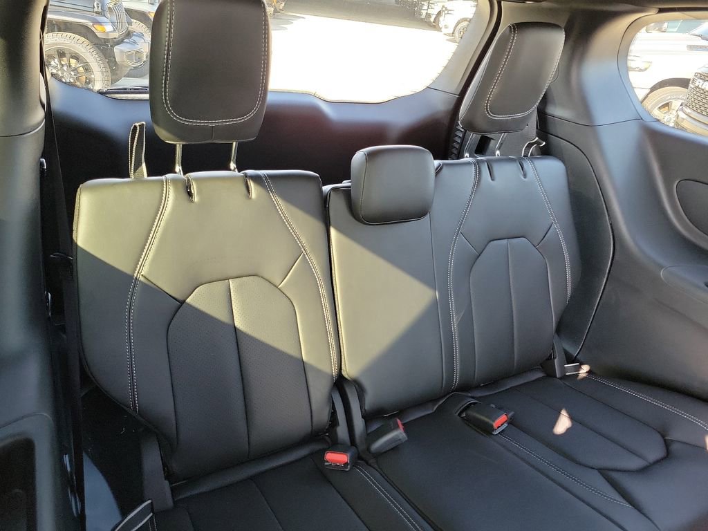 New 2025 Chrysler Voyager LX image 10
