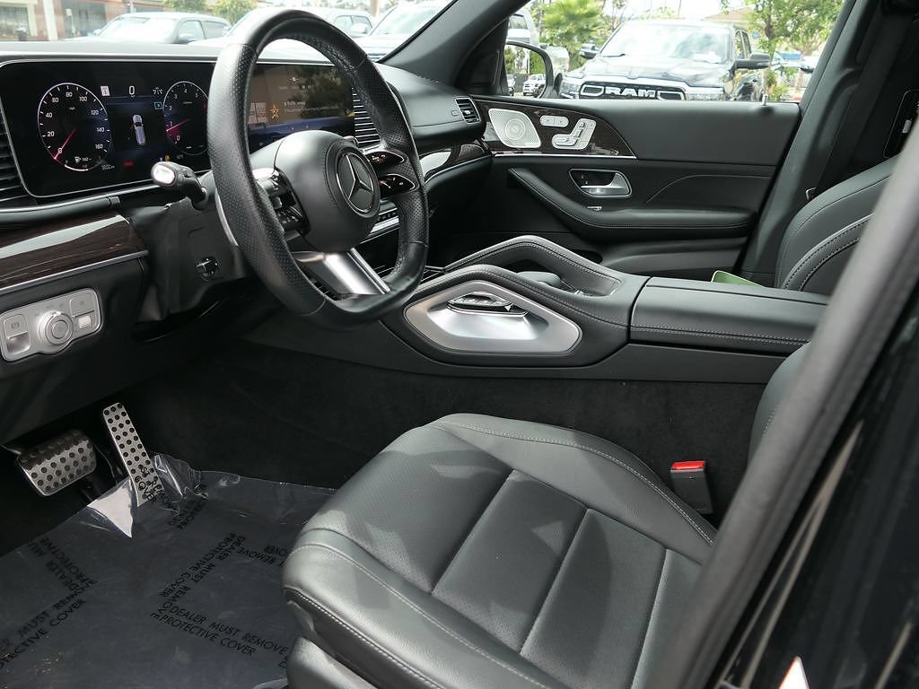 Used 2025 Mercedes-Benz GLS 450 4MATIC image 10