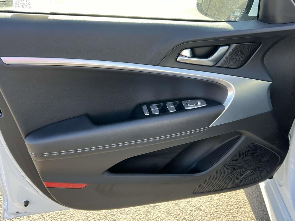 Used 2024 Genesis G70 2.5T image 16