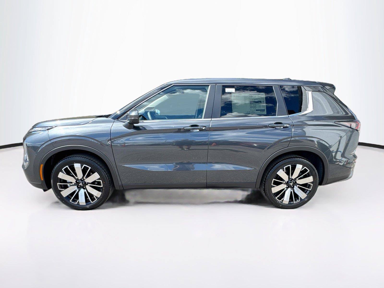 New 2026 Mitsubishi Outlander SE FWD image 2