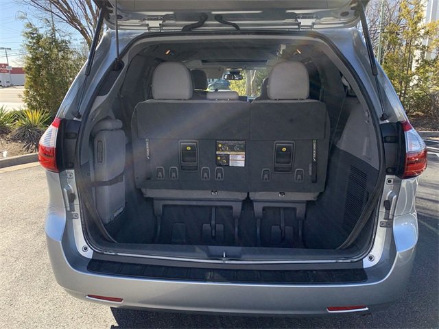 Used 2020 Toyota Sienna Limited image 35