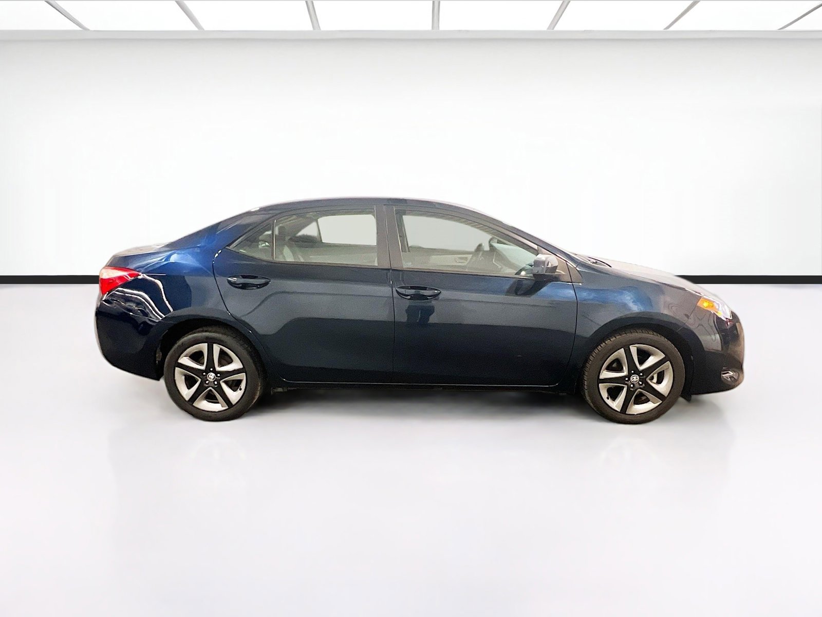 Used 2019 Toyota Corolla LE w/ Carpet Mat Package (TMS) FWD image 22