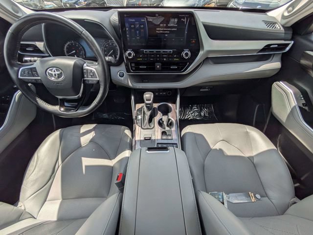 Used 2021 Toyota Highlander Platinum FWD image 14