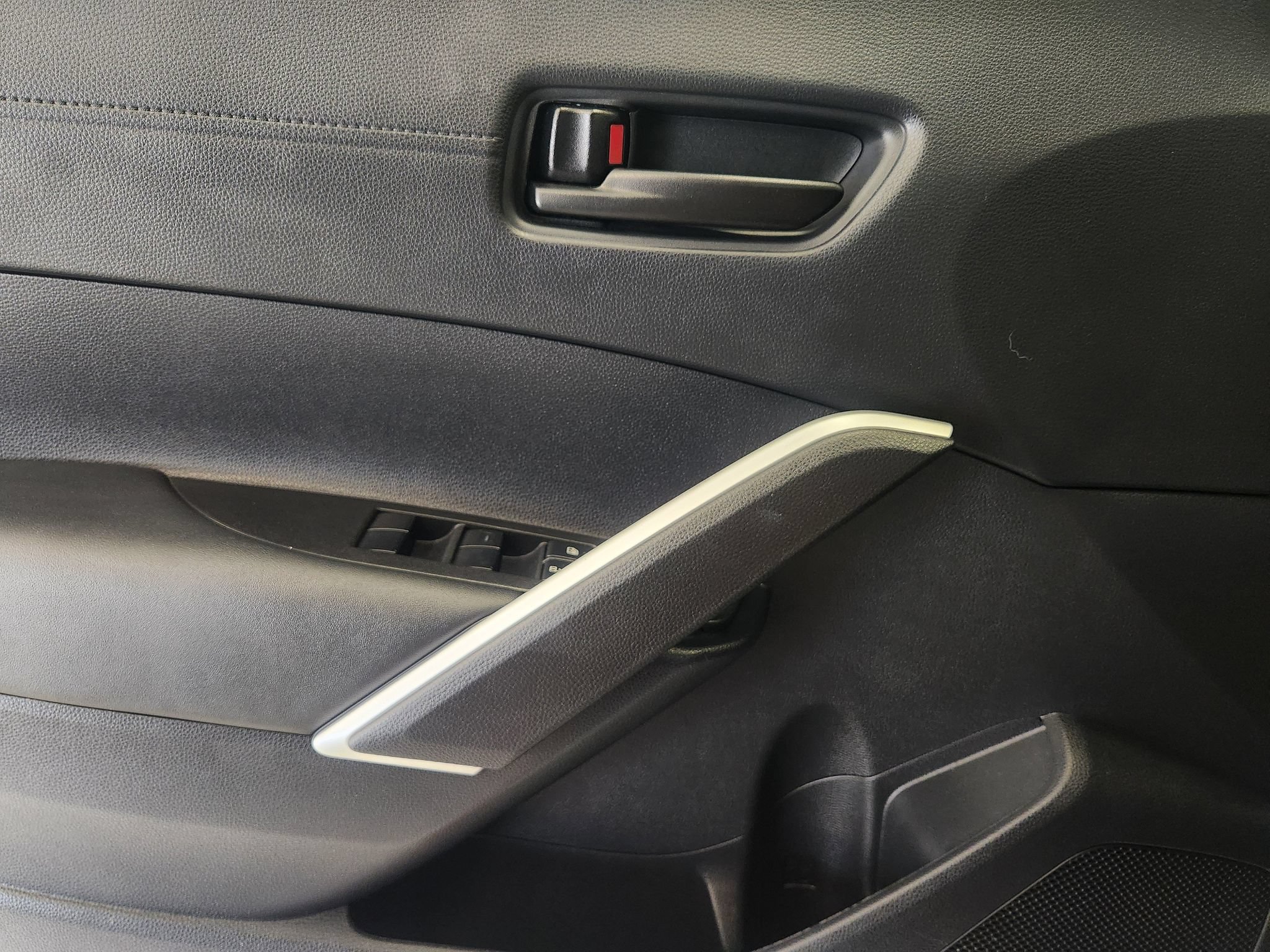 Used 2025 Toyota Corolla Cross LE FWD image 21