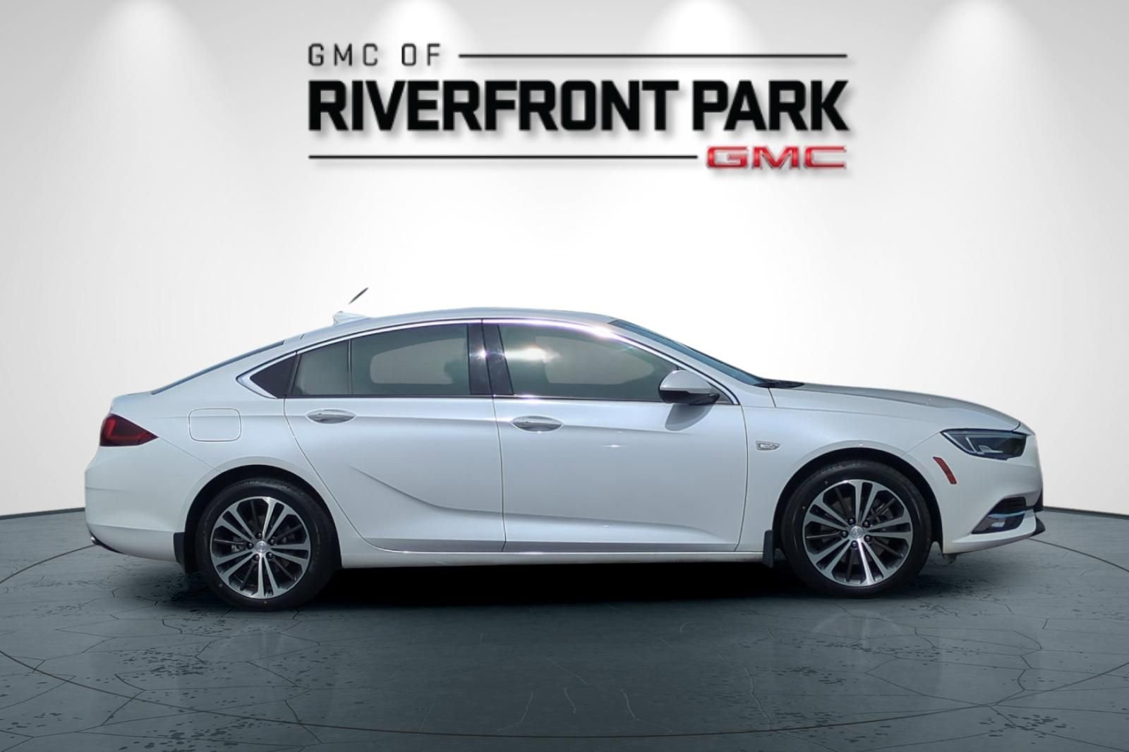 Used 2019 Buick Regal Preferred w/ Driver Confidence Package I AWD/4WD image 2