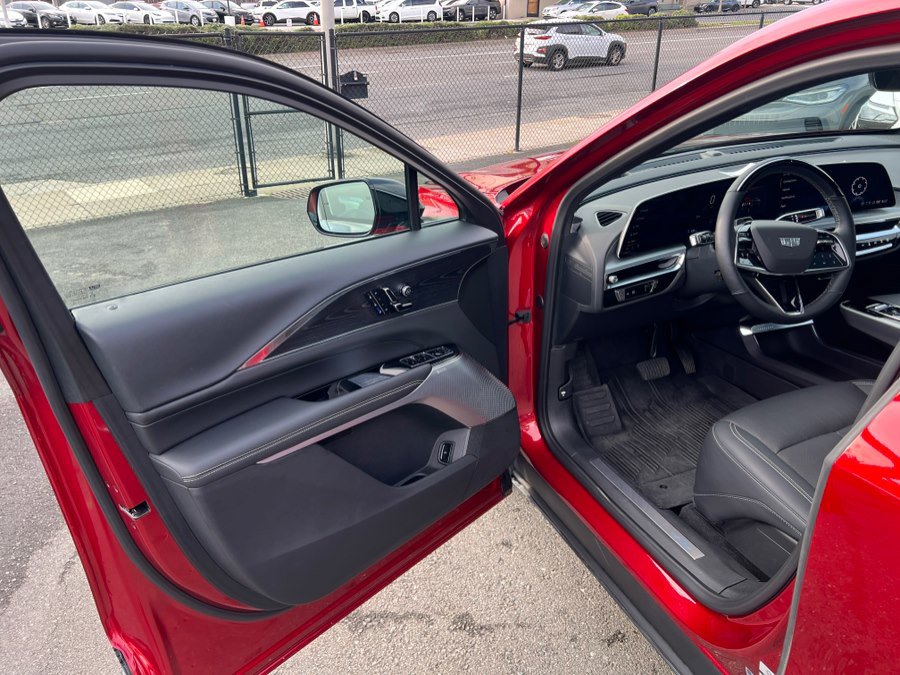 Used 2024 Cadillac Lyriq Luxury w/ LPO, Floor Liner Package image 9