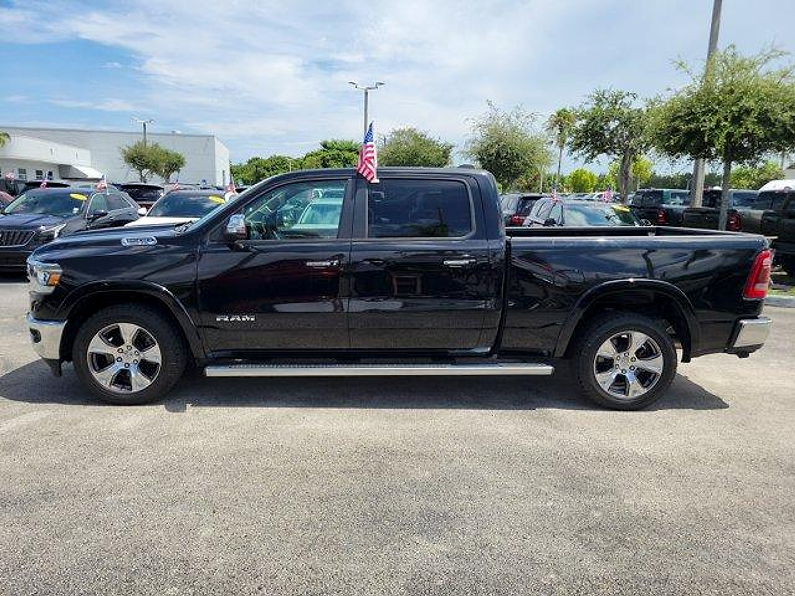 Used 2020 RAM 1500 Laramie AWD/4WD image 4