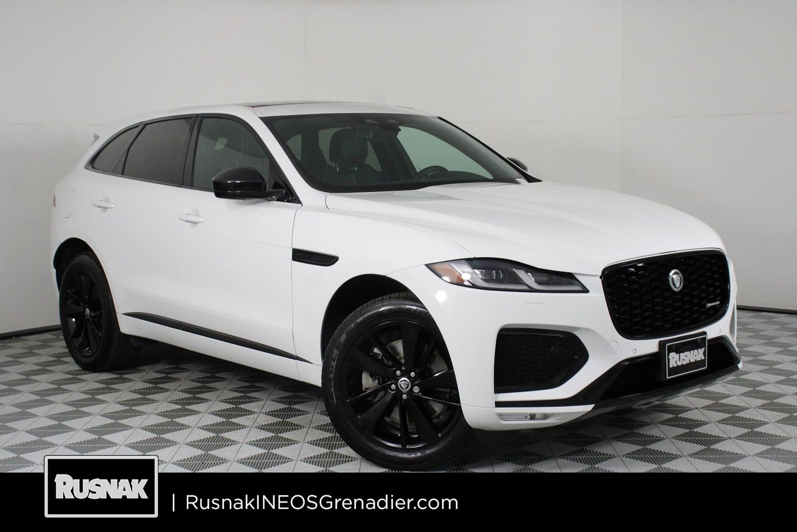 Used 2024 Jaguar F-PACE R-Dynamic S image 1