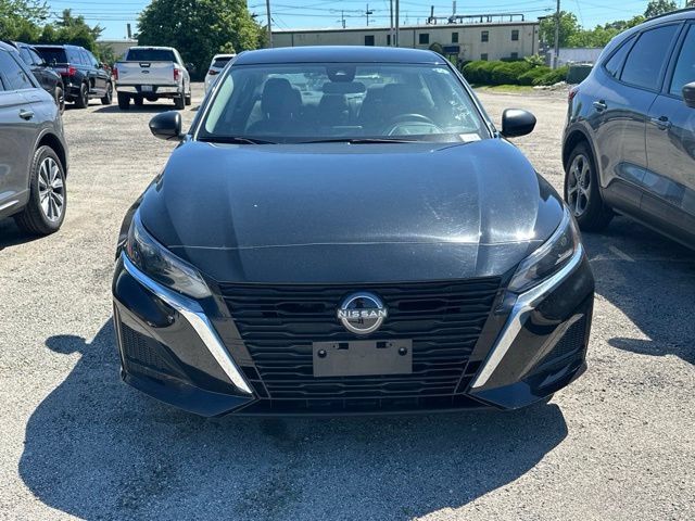 Used 2024 Nissan Altima 2.5 SV FWD image 2