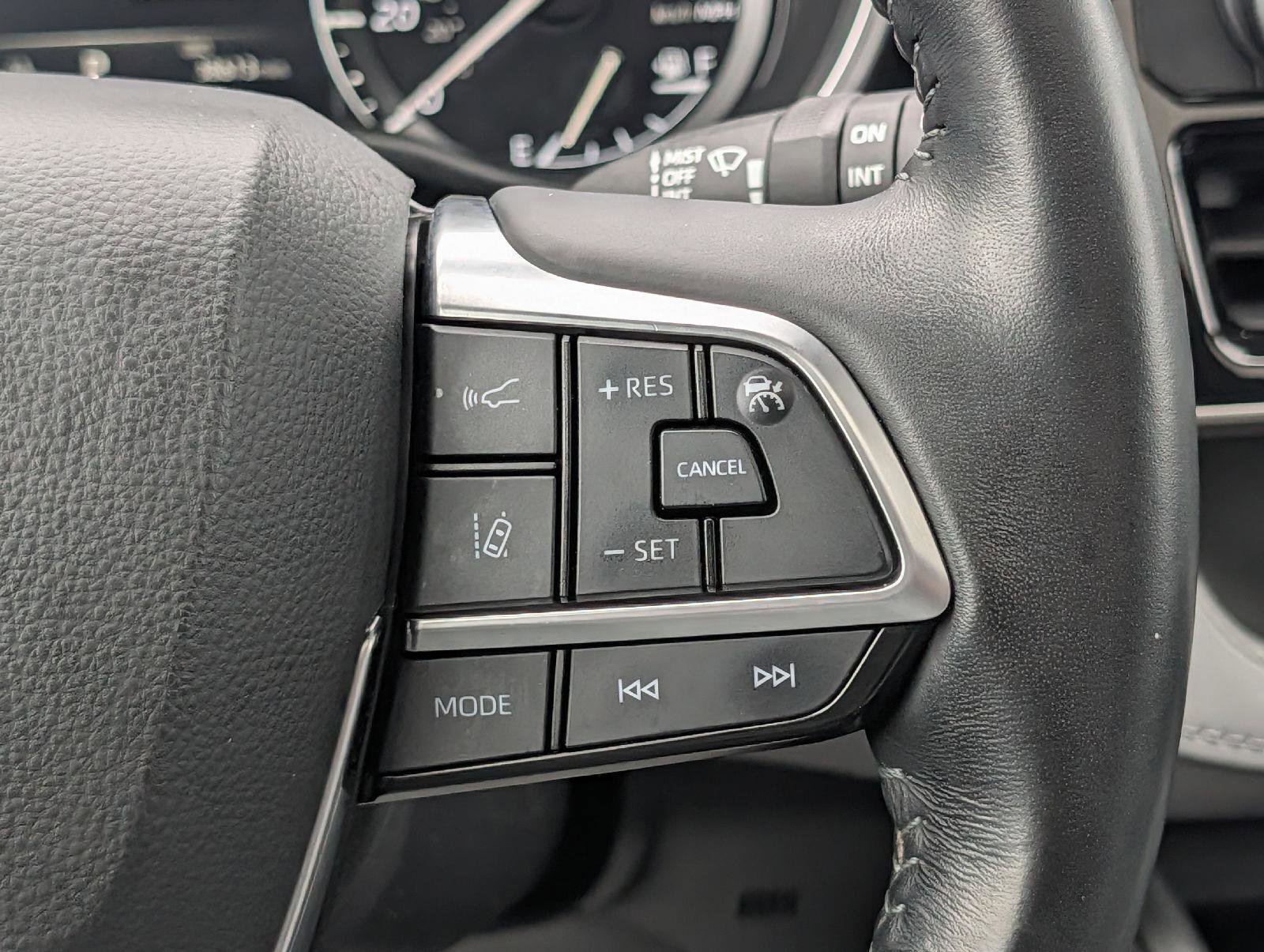 Used 2021 Toyota Highlander XLE image 14