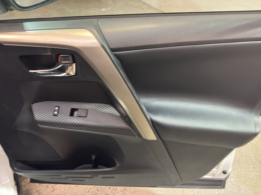 Used 2015 Toyota RAV4 Limited w/ Technology Package image 18