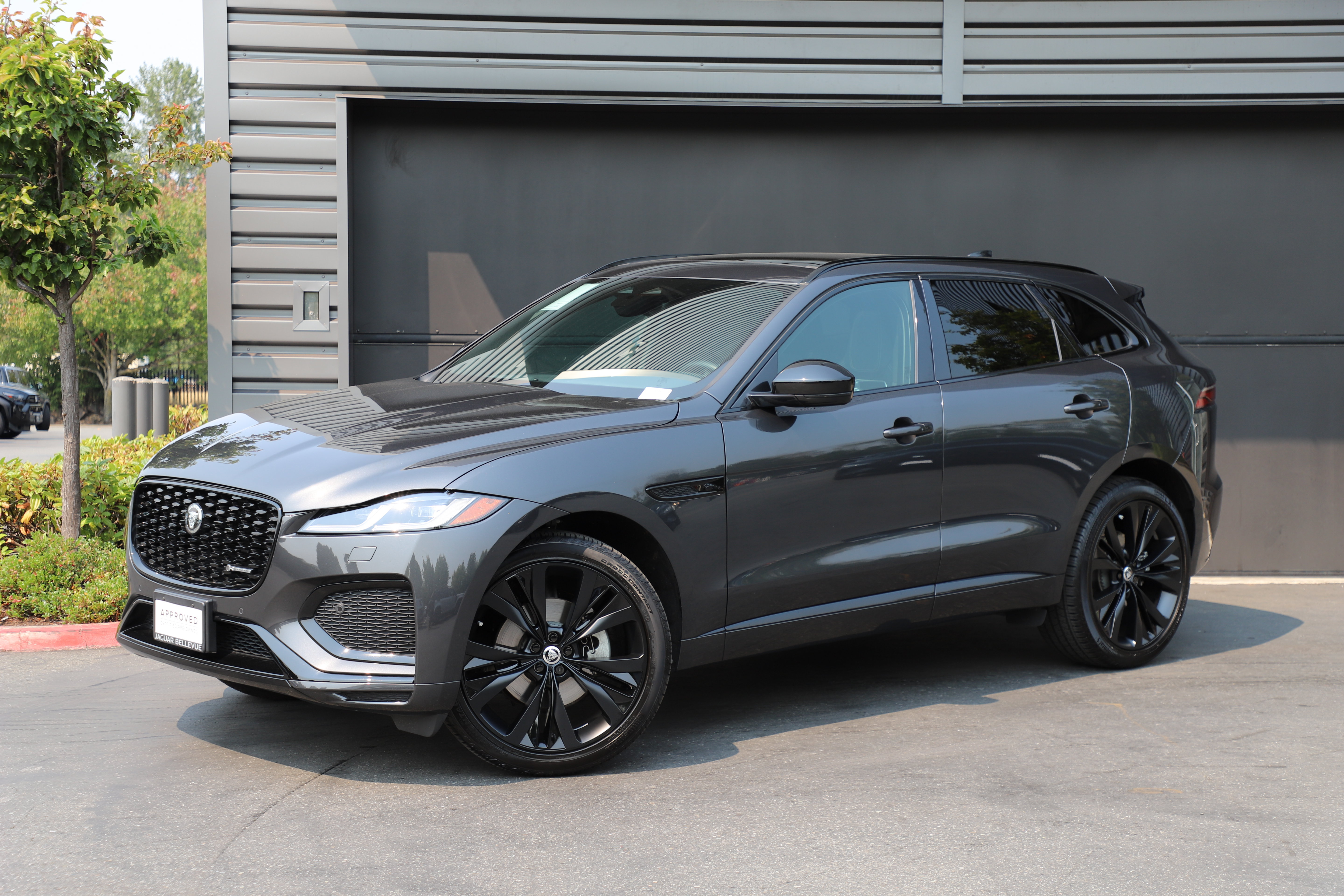 Certified 2025 Jaguar F-PACE R-Dynamic S AWD/4WD image 1
