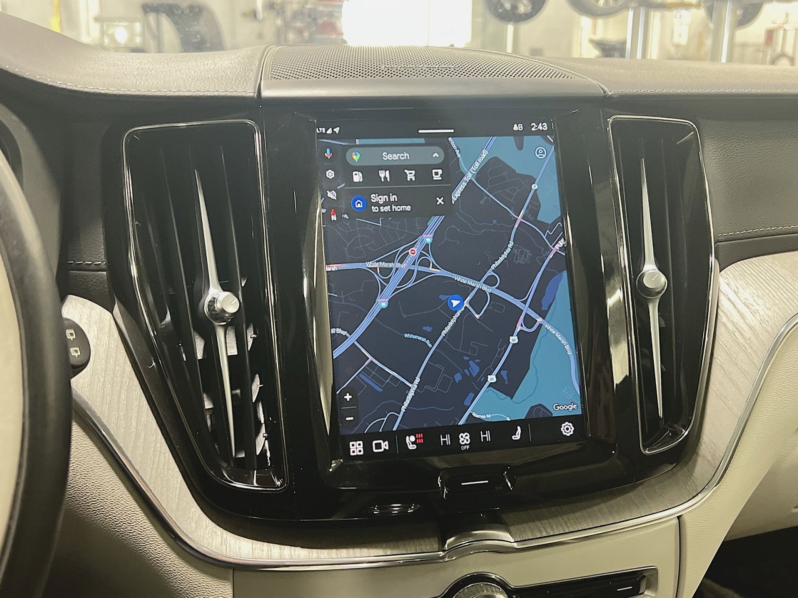 Certified 2023 Volvo XC60 B6 Ultimate w/ Protection Package Premier image 20