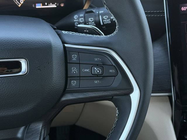 Used 2025 Jeep Grand Cherokee Limited w/ Black Appearance Package image 15