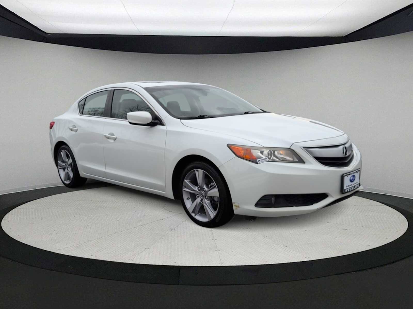Used 2013 Acura ILX w/ Technology Package image 2