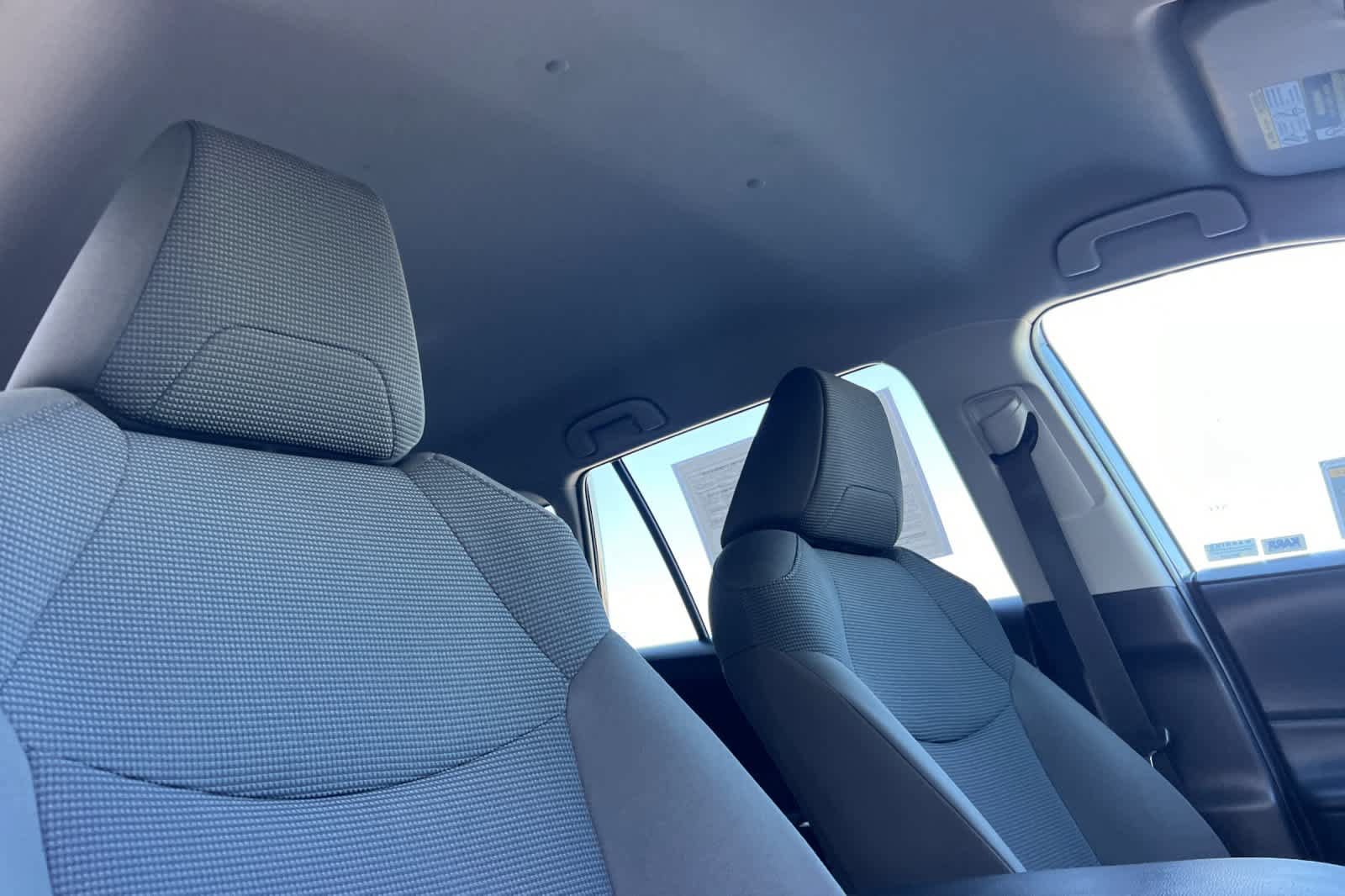 Certified 2022 Toyota RAV4 LE AWD/4WD image 18