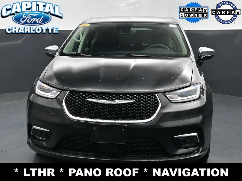 Used 2023 Chrysler Pacifica Limited FWD image 3