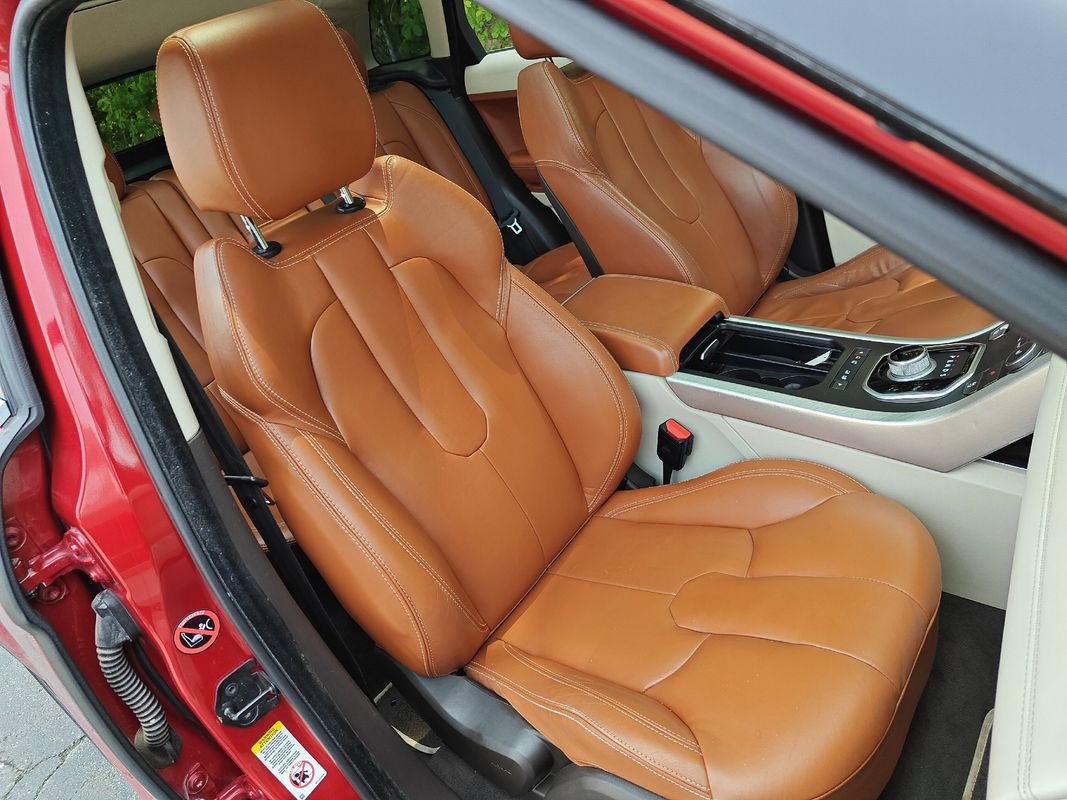 Used 2012 Land Rover Range Rover Evoque Prestige w/ Prestige Premium Pkg image 17