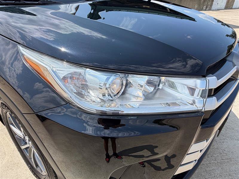 Used 2019 Toyota Highlander XLE AWD/4WD image 17