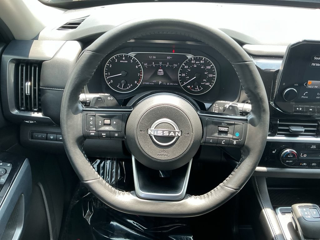 Used 2025 Nissan Pathfinder SL AWD/4WD image 19