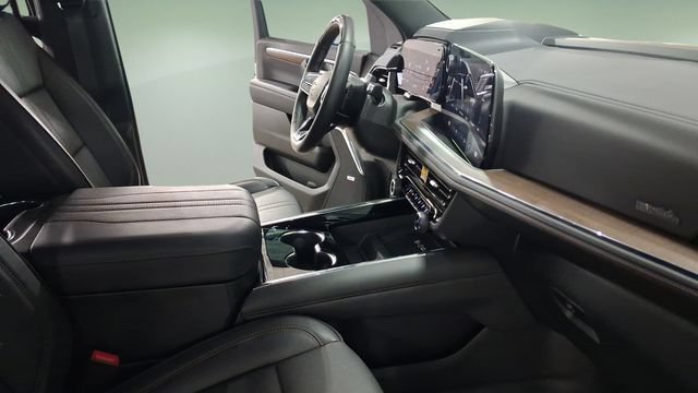 Used 2025 Chevrolet Tahoe High Country AWD/4WD image 12