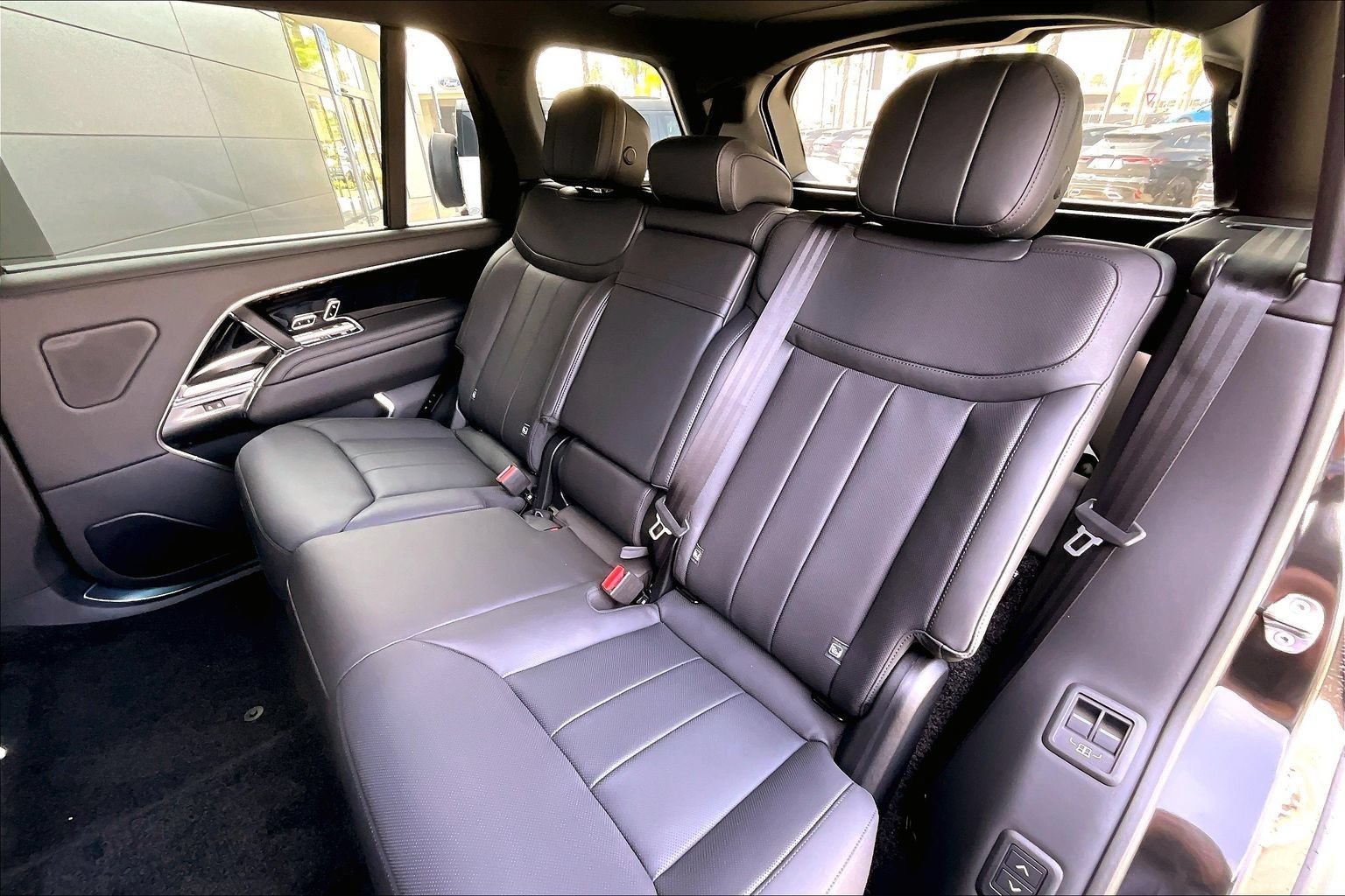 New 2026 Land Rover Range Rover Long Wheelbase SE AWD/4WD image 10