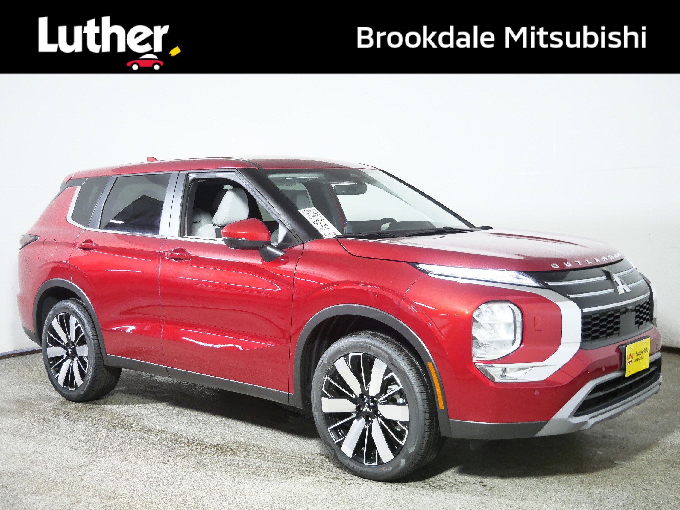 New 2025 Mitsubishi Outlander SE image 1