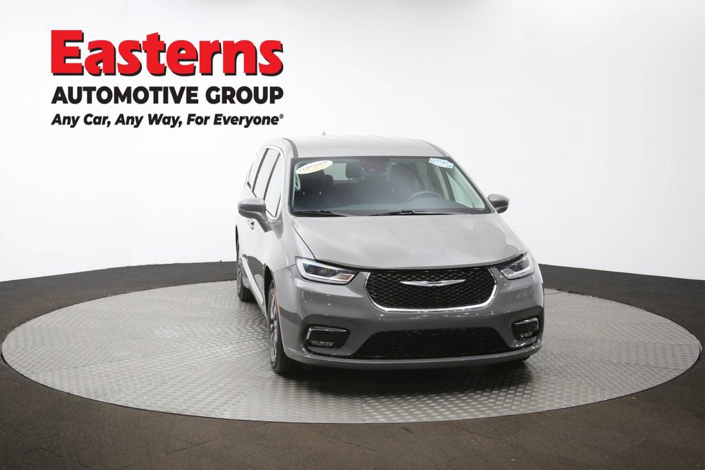 Used 2022 Chrysler Pacifica Touring-L image 52