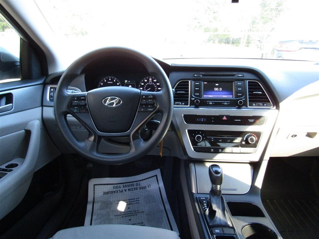 Used 2015 Hyundai Sonata SE w/ Option Group 09 FWD image 20