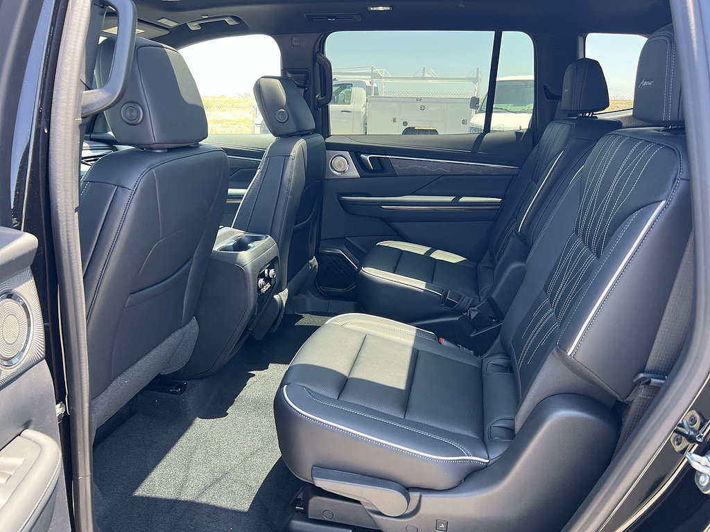 New 2026 Buick Enclave Avenir w/ Super Cruise Package FWD image 27