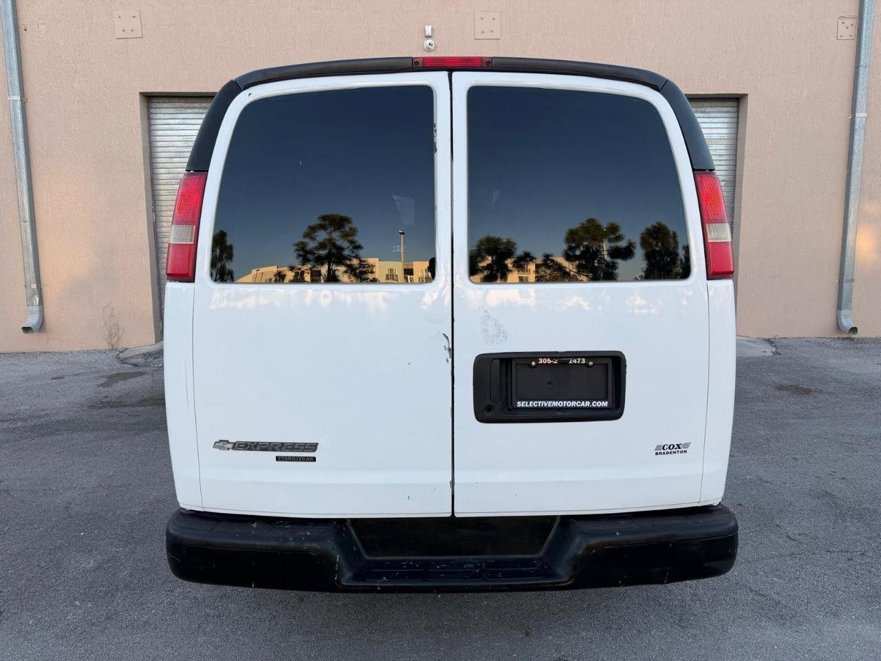 Used 2011 Chevrolet Express 1500 image 13