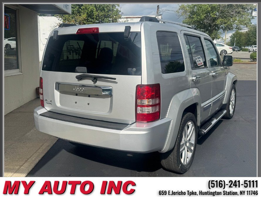 Used 2011 Jeep Liberty Sport AWD/4WD image 4