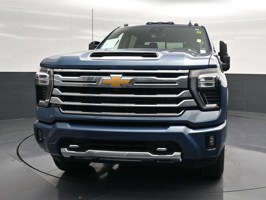 Used 2025 Chevrolet Silverado 2500 High Country w/ Technology Package AWD/4WD image 6