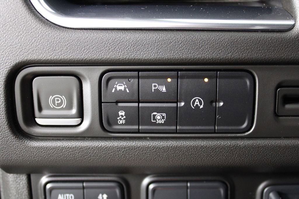 Used 2023 Chevrolet Suburban LT w/ Luxury Package AWD/4WD image 20