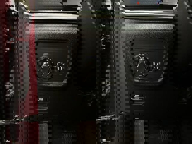 Used 2023 Jeep Grand Cherokee Laredo image 17