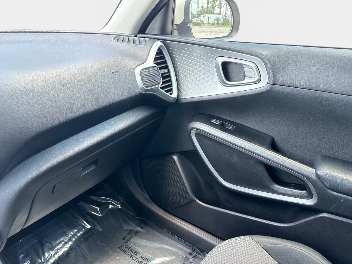 Used 2020 Kia Soul LX FWD image 23