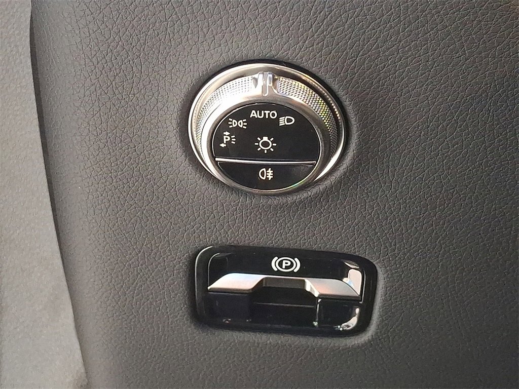 New 2026 Mercedes-Benz GLC 350e 4MATIC image 16