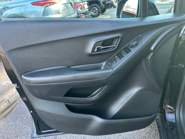 Used 2019 Chevrolet Trax LT w/ LT Convenience Package image 13